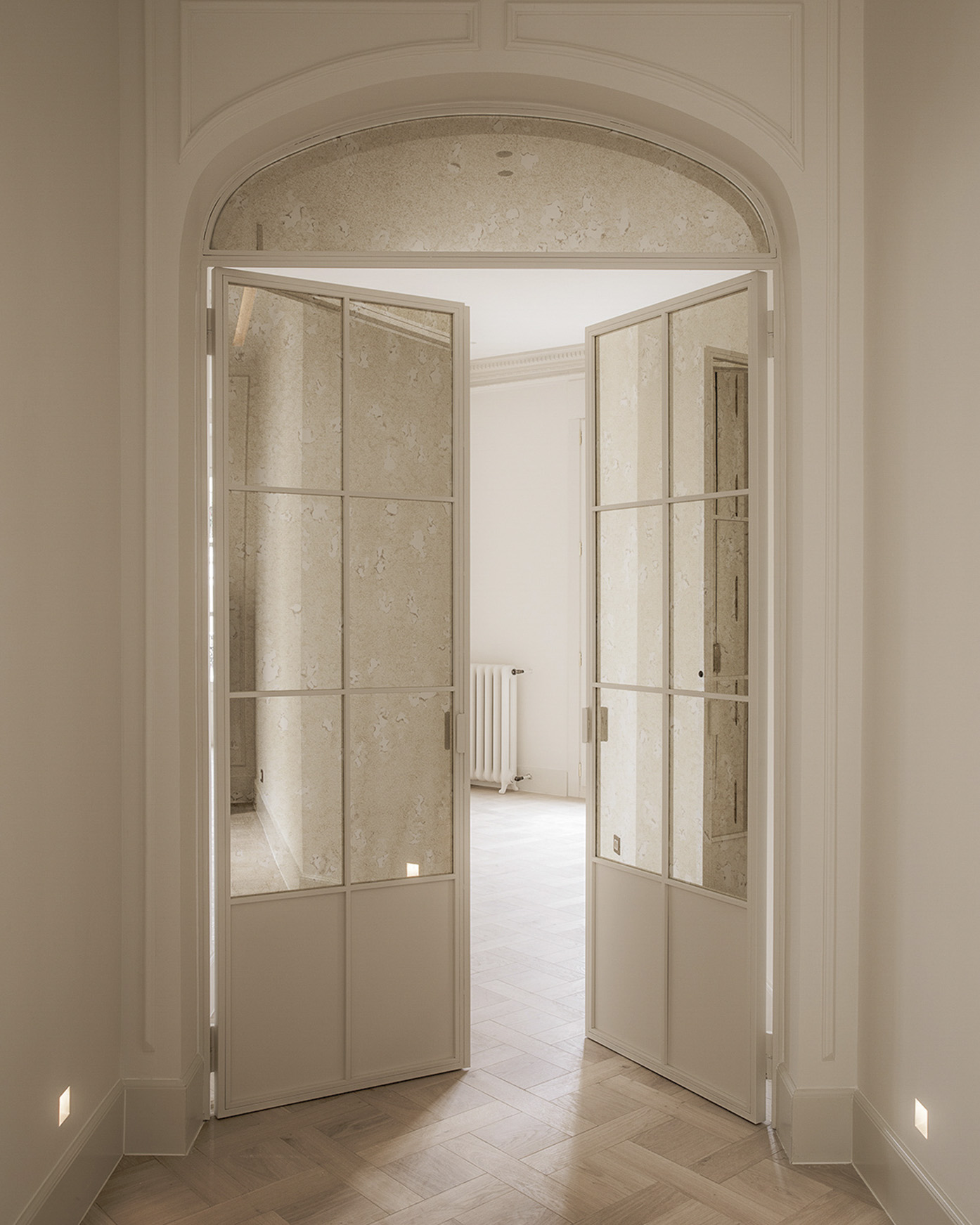 Vista de puerta principal de proyecto Escajola Original por Andrea Ovando